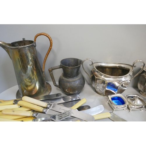 335 - A collection of silver plated ware including Elkington and a collection of flatware