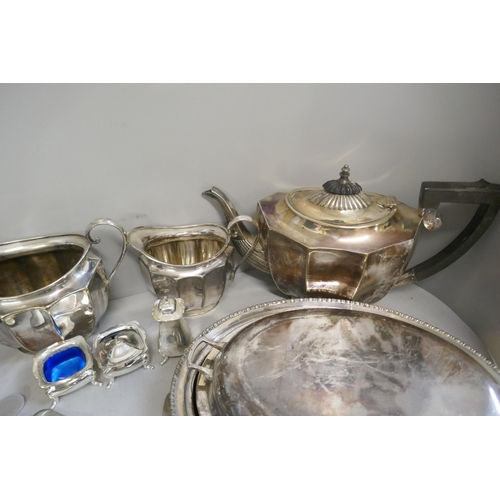 335 - A collection of silver plated ware including Elkington and a collection of flatware