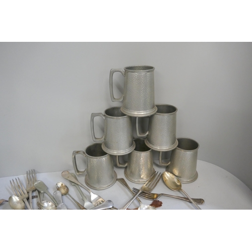 335 - A collection of silver plated ware including Elkington and a collection of flatware