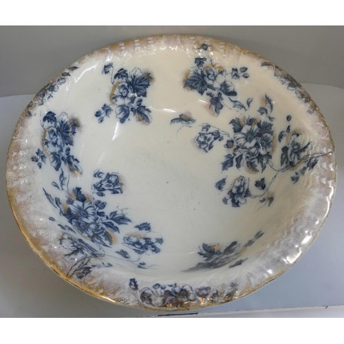 353 - A Victorian Staffordshire blue and white wash jug and bowl