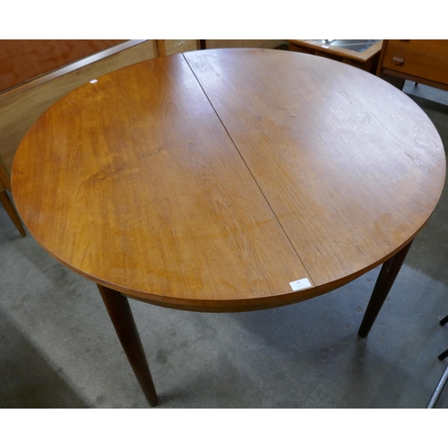 47 - A Danish circular teak extending dining table