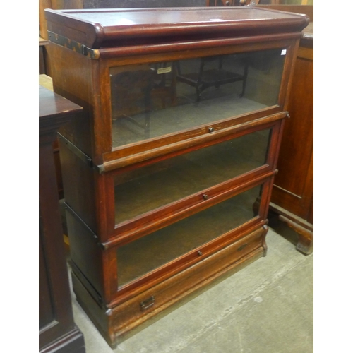 95 - An early 20th Century Globe Wernicke oak three tier sectional stacking bookcase