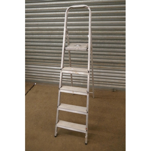 2207 - Five rung aluminium step ladder