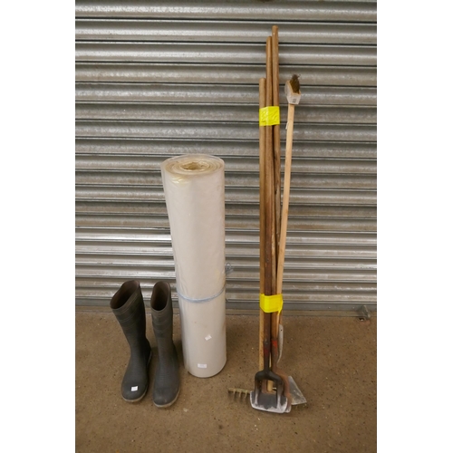 2222 - Five assorted garden tools and pair of size 9 steel toe capped wellington boots and roll of clear po... 