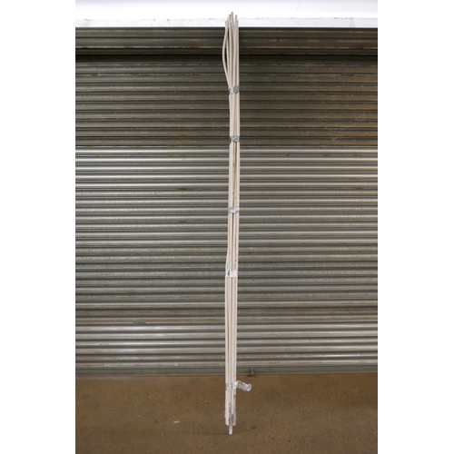 2237 - 8 Lengths of white plastic 10ft turbular trunking/pipe