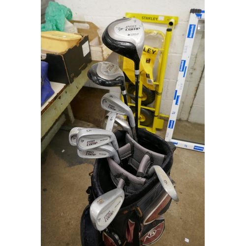 2270 - A golf bag with clubs - various types and brands