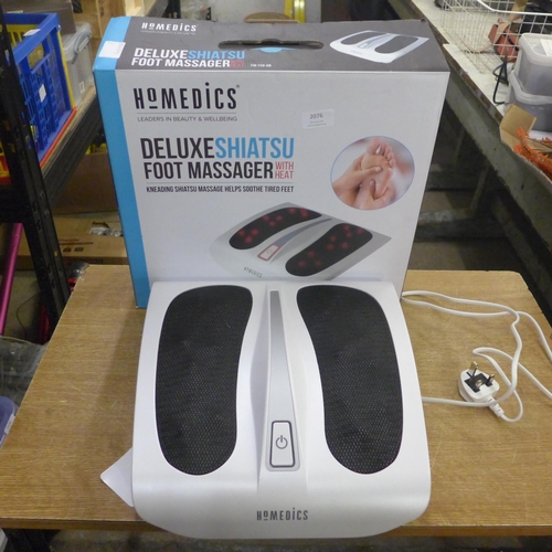 2076 - A Homedics Deluxe Shiatsu foot massager with heat - boxed