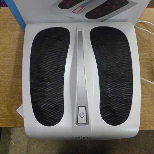 2076 - A Homedics Deluxe Shiatsu foot massager with heat - boxed