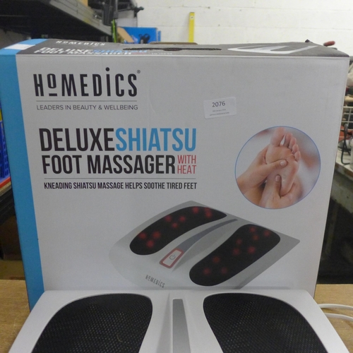 2076 - A Homedics Deluxe Shiatsu foot massager with heat - boxed