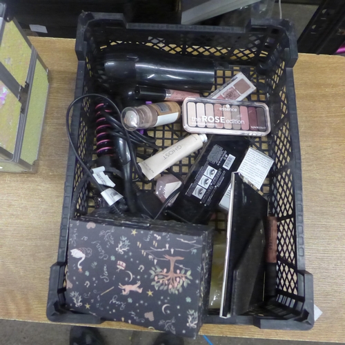 2081 - A tray of cosmetics and hair care products with jewellery box