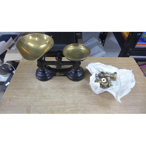 2082 - A set of Librasco kitchen weighing scales with brass weights, boxed and unused