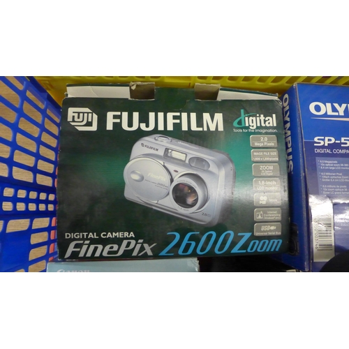 2085 - A box of various digital cameras including Olympus SP-500VZ, Fujifilm Finepix 2000 zoom, etc.