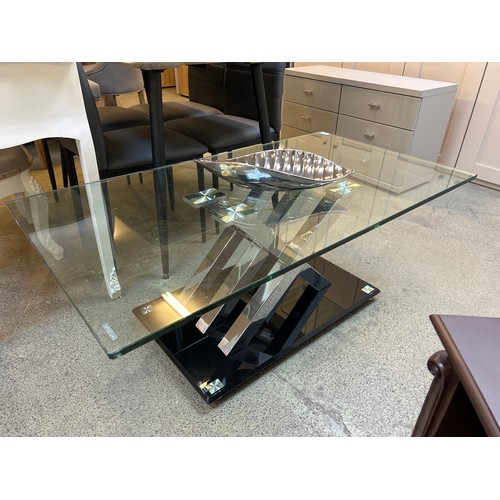 1627 - A glass topped 'x' base coffee table and silver bowl