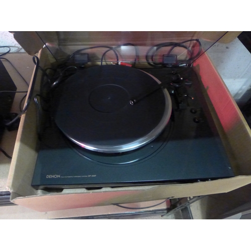 2149 - A Denon DP300f turntable