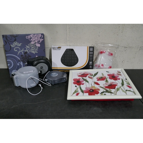 3017 - Various household items including retractable washing lines, photograph album, lap tray, etc. ( inc ... 