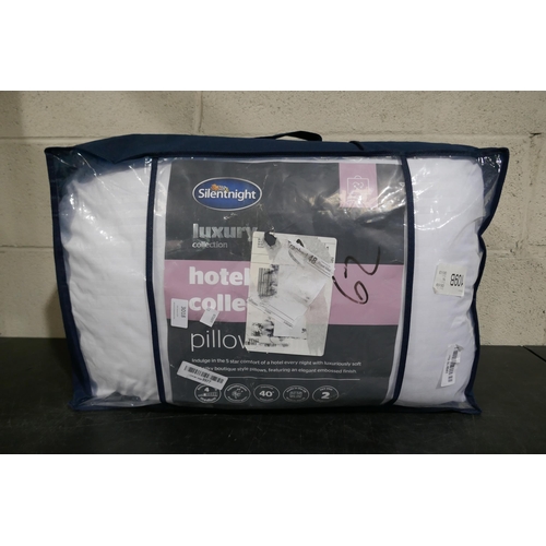 3018 - 2x Silentnight Hypoallergenic Luxury Collection pillows * this lot is subject to VAT