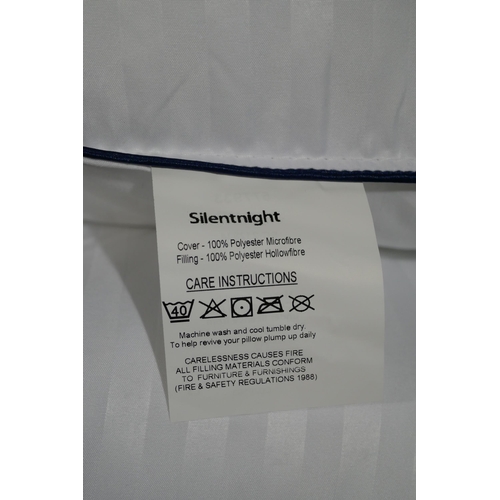 3018 - 2x Silentnight Hypoallergenic Luxury Collection pillows * this lot is subject to VAT
