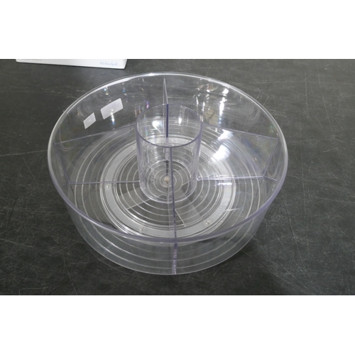3021 - Kitchen Craft bread keeper and serving platter * this lot is subject to VAT