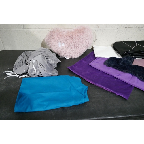 3036 - Assorted curtains/cushion covers and a cushion - various sizes/styles/colours * this lot is subject ... 