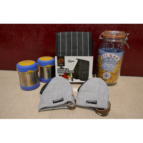 3049 - Kilner jar, 2 Thermos food containers and oven mitts * this lot is subject to VAT