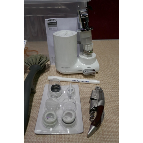 3065 - Box of kitchen and bathroom accessories inc Oxo 
 / Joseph Joseph * This lot is subject to VAT