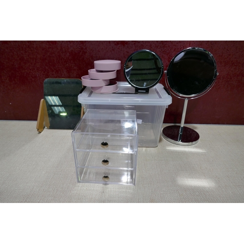 3070 - Box of jewellery organisers and mangifying mirrors * This lot is subject to VAT