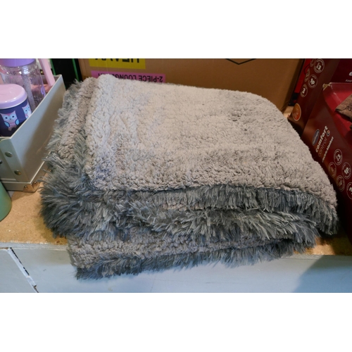 3084 - A blanket and 2 Brown towel - mixed sizes/styles * This lot is subject to VAT