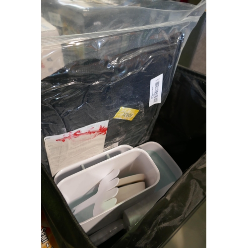 3095 - Car boot compartment divider containing additional storage and household items * This lot is subject... 