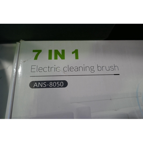 3101 - 7-in-1 electric cleaning brush * This lot is subject to VAT