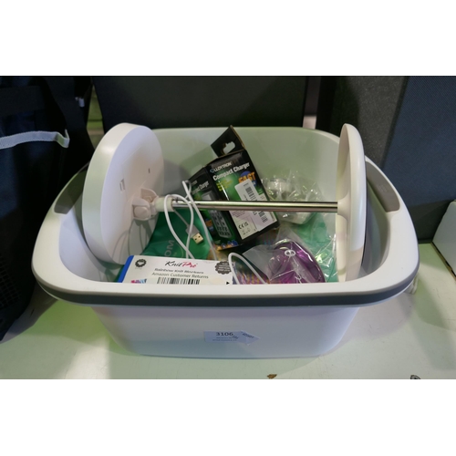 3106 - Washing up bowl of household accessories inc Beauty Mirror * This lot is subject to VAT