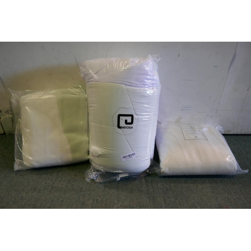 3108 - Two electric blankets and a mattress topper * This lot is subject to VAT