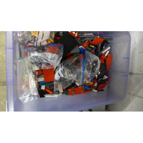 2104 - A box of Lego