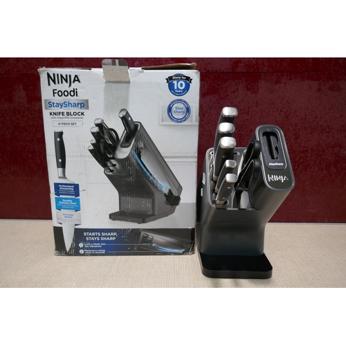 3138 - A Ninja Foodi six piece knife set and a Stay Sharp knife block * This lot is subject to VAT