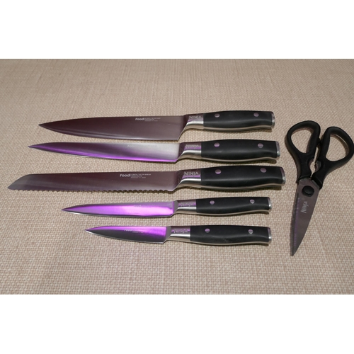 3138 - A Ninja Foodi six piece knife set and a Stay Sharp knife block * This lot is subject to VAT