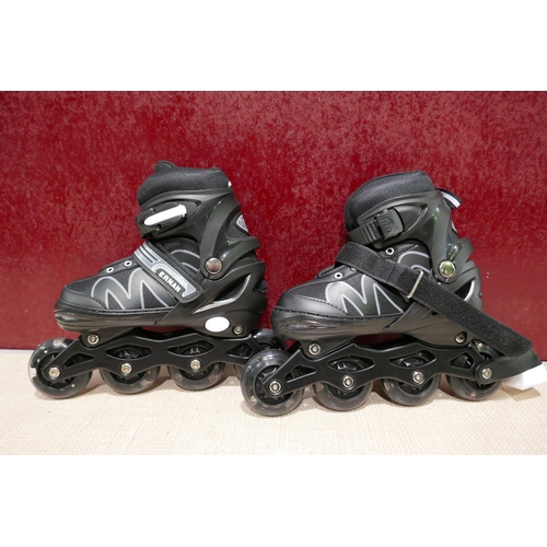 3156 - Pair of Ernan inline roller blades - size M * This lot is subject to VAT