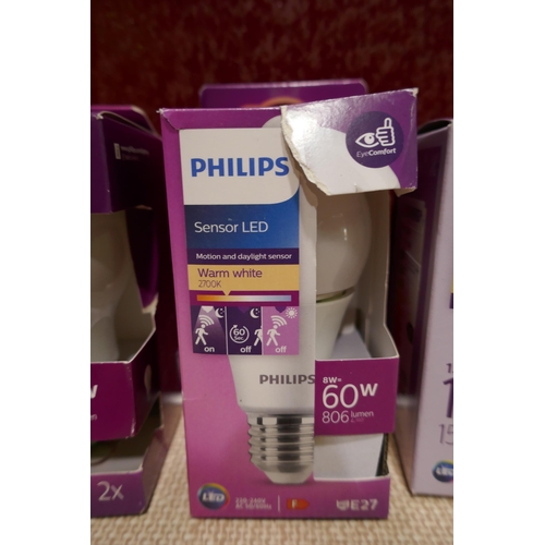 3159 - Philips E27 LED light bulbs * This lot is subject to VAT