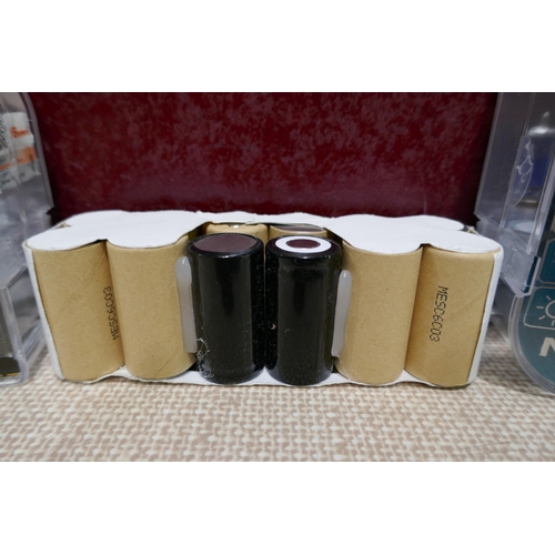 3160 - Osram car light bulbs and Rechargeable battery Pack * This lot is subject to VAT