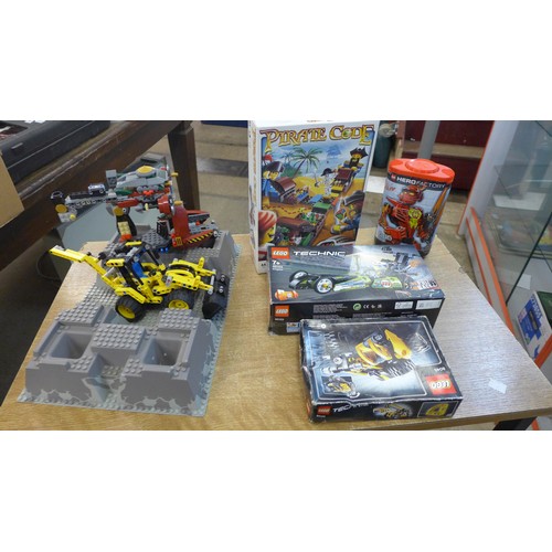 2113 - A box of mixed Lego