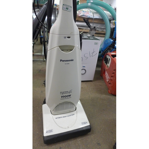 2178 - A Bosch GL30 compact vacuum cleaner