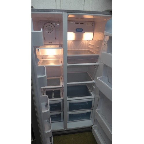 2182 - Daewoo FRS-U20IAI American style fridge freezer