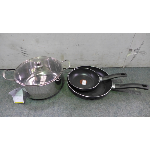 3396 - Two Tefal frying pans *This lot is subject to vat