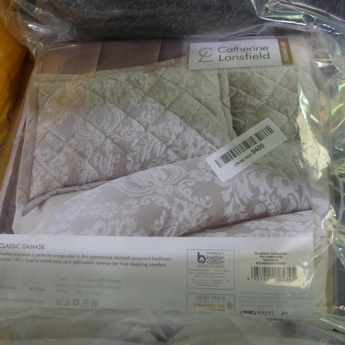 3400 - Assorted soft furnishings incl: Joules king duvet set *This lot is subject to vat