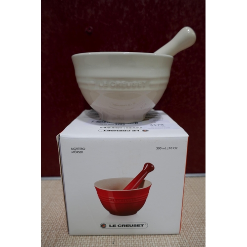 3178 - Le Creuset 300ml pestle and mortar- Colour meringine  * This lot is subject to vat