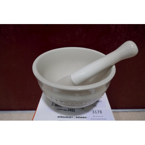 3178 - Le Creuset 300ml pestle and mortar- Colour meringine  * This lot is subject to vat