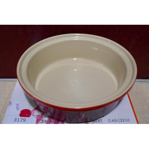3179 - Le Creuset Camembert baking dish with lid - Colour red  * This lot is subject to vat