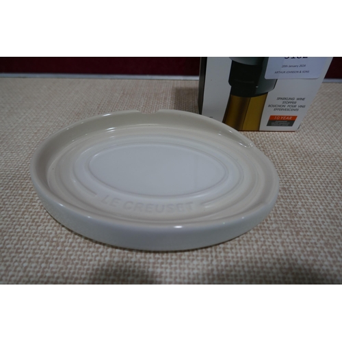 3182 - Le Creuset Sparkling wine stopper, spatula and oval spoon rest- colour - meringue - chipped * This l... 