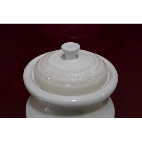 3186 - Le Creuset 420ml garlic keeper - colour meringue * This lot is subject to vat