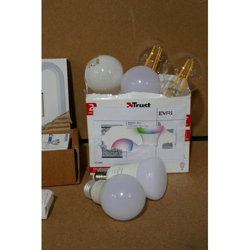 3190 - Assorted lighting and bulbs - including Philips * This lot is subject to vat