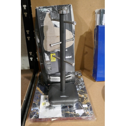3206 - Tower 'Glitter' kitchen utensil holder and a set of place mats *This lot is subject to vat