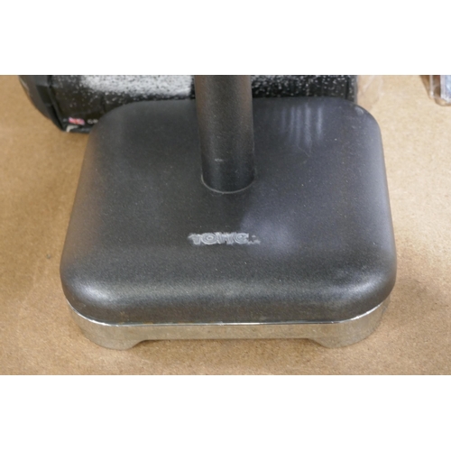 3206 - Tower 'Glitter' kitchen utensil holder and a set of place mats *This lot is subject to vat